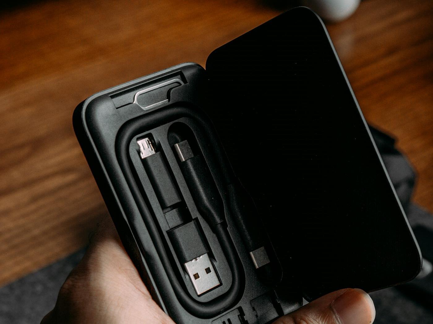 Solis Ergonomic Everyday Carry Tech Pouch holding cables and adapters